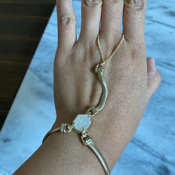 Kendra Scott hand chain - Picture 3 of 4